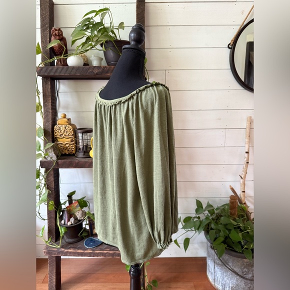 Max Studio: Olive Green BoHo Blouse with Keyhole Neckline and Ruffle Trim - Picture 14 of 16